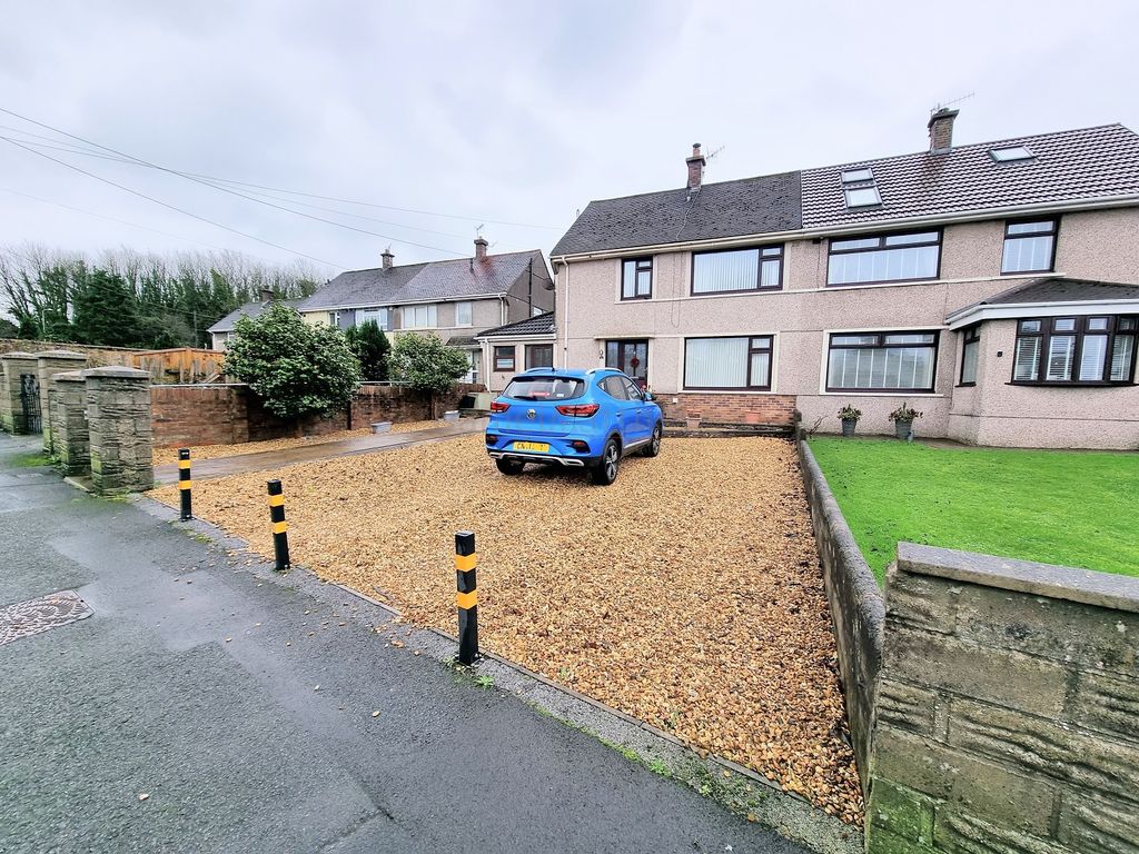 3 bed semidetached house for sale in Heol Tydraw, Pyle, Bridgend