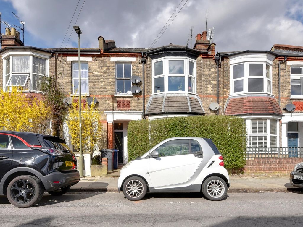 2 bed for sale in Kitchener Road, East Finchley N2, £530,000