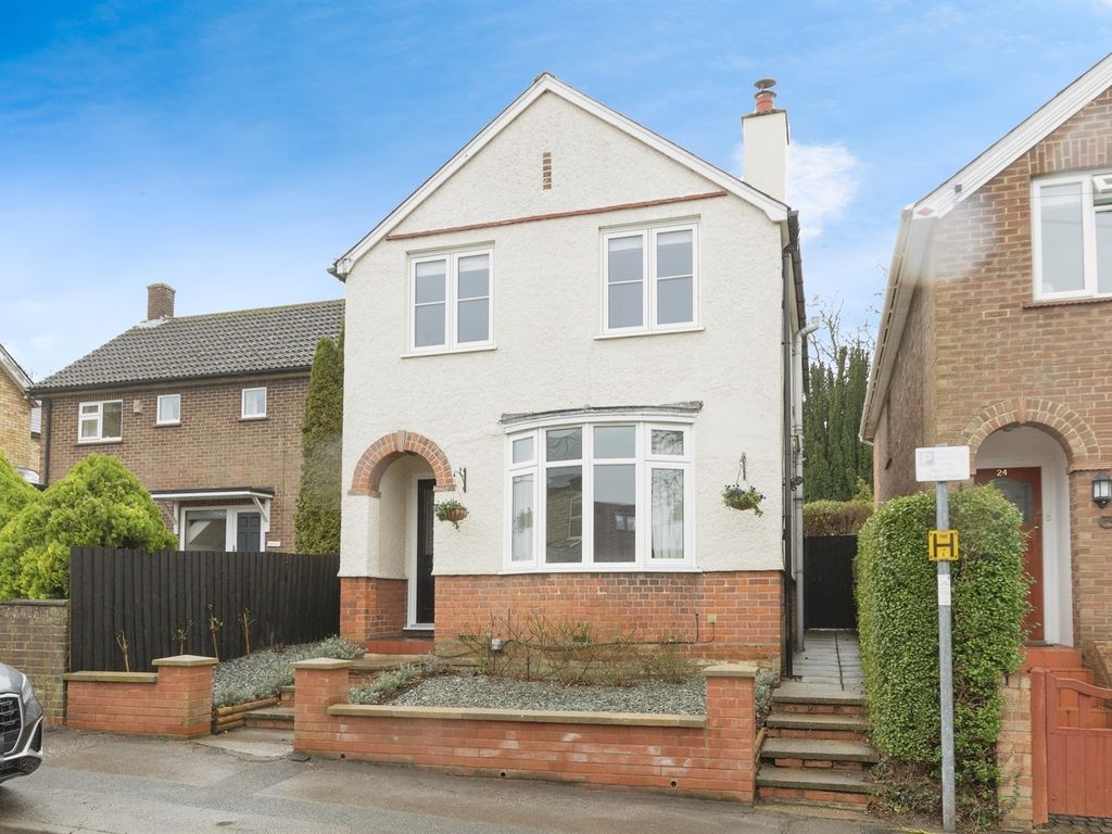 3 bed detached house for sale in Stamford Avenue, Royston SG8, £550,000