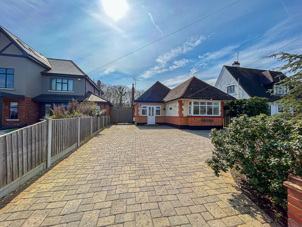 3 bed detached house for sale in Woodside, LeighOnSea SS9 Zoopla