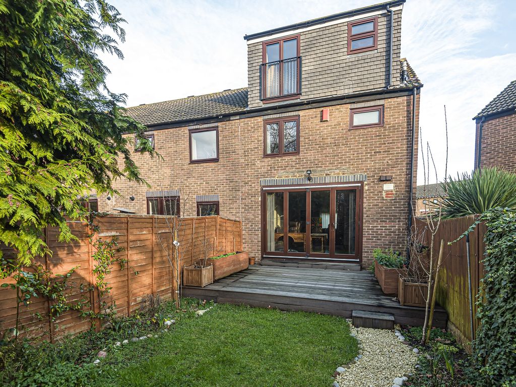 Farrow Place, London SE16  