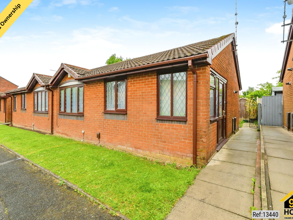 2 bed bungalow for sale in Agincourt Street, Heywood, Rochdale OL10, £