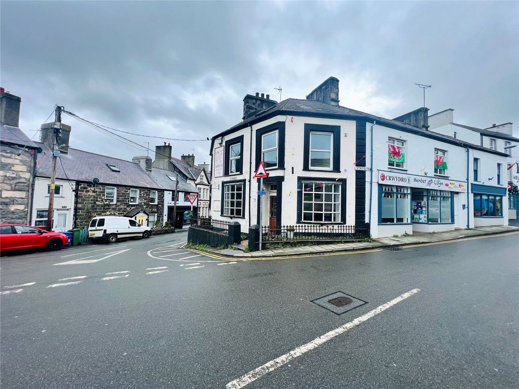 2 bed end terrace house for sale in Bank Place, Nefyn, Pwllheli