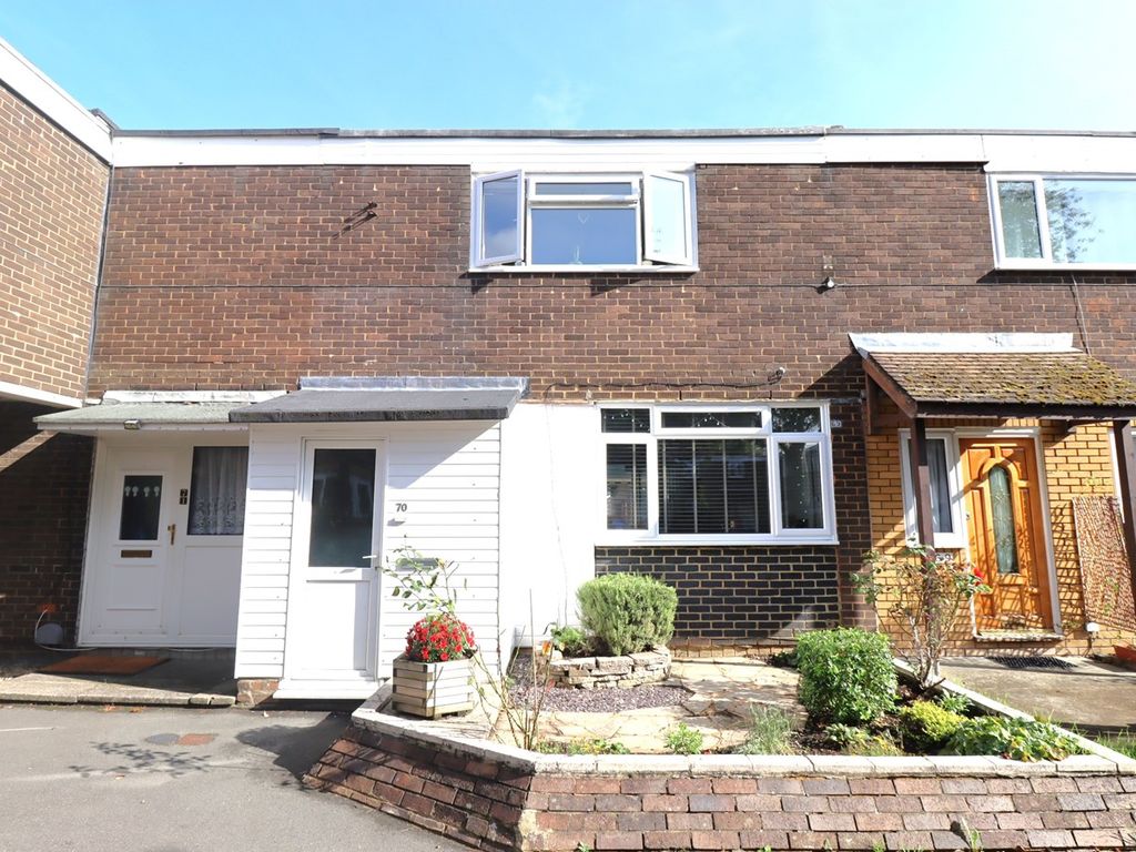 2 bed terraced house for sale in Kingsley Road, Farnborough GU14, £