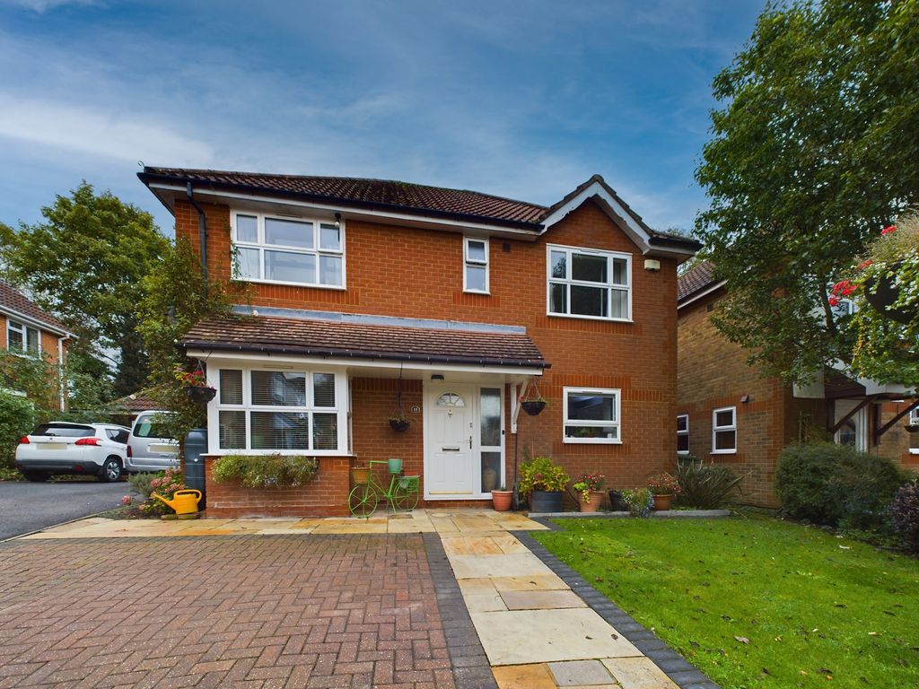 4 bed detached house for sale in Lyndon Gardens, High HP13, £