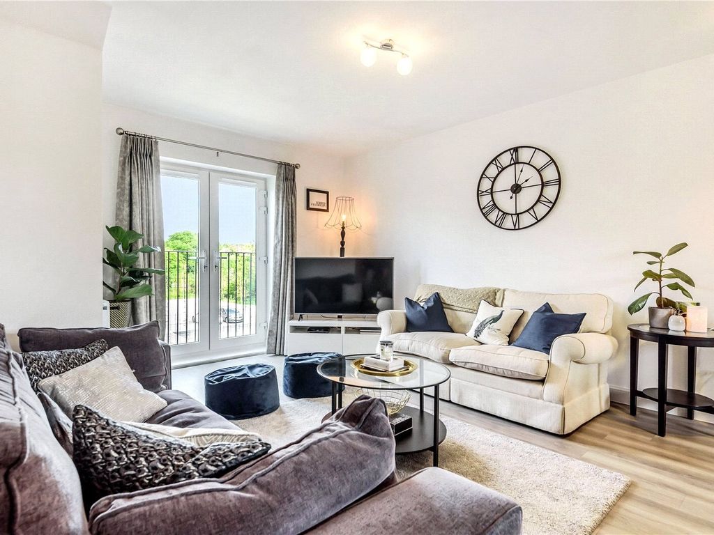 2 bed flat to rent in William Heelas Way, Wokingham, Berkshire RG40, £