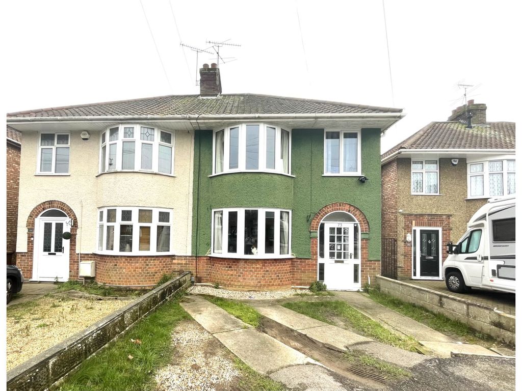 3 bed semidetached house for sale in Castle Road, Ipswich IP1, £