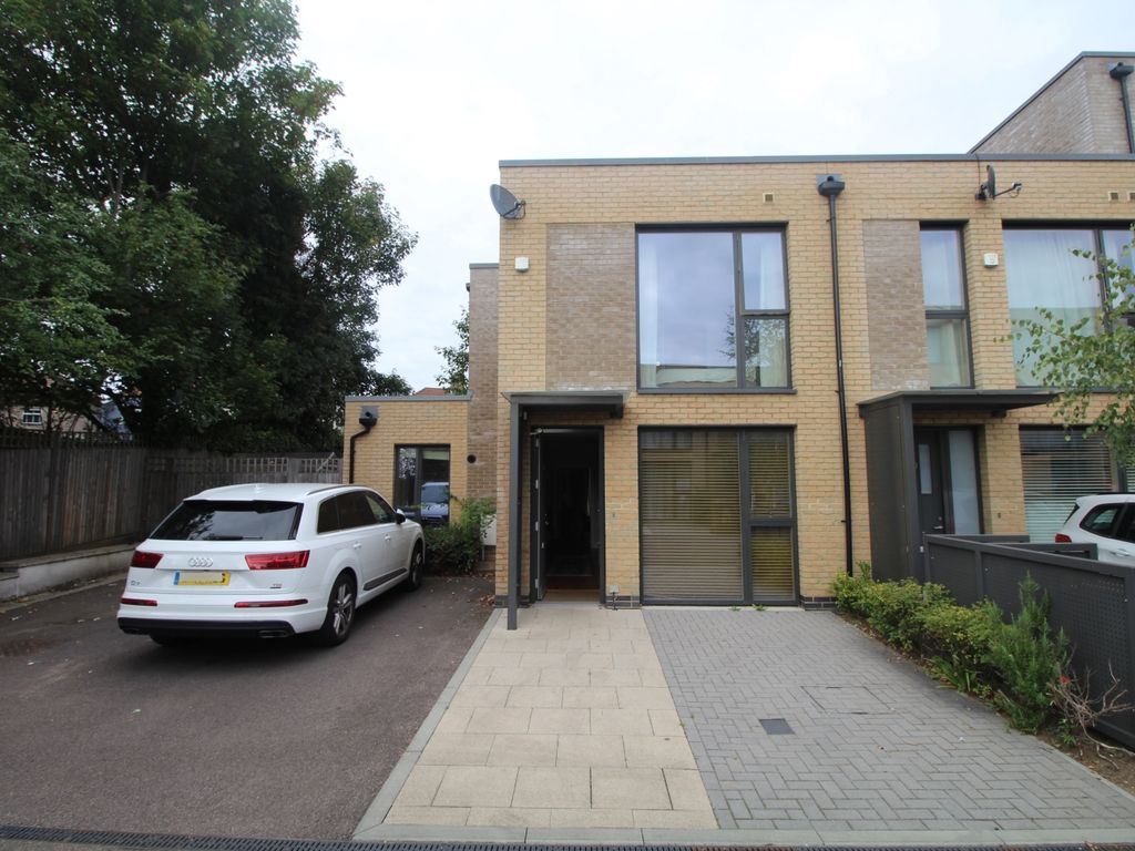 3 bed end terrace house to rent in Storer Drive, Welling DA16 Zoopla