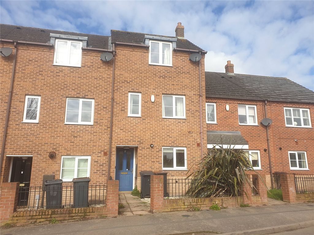 3 bed terraced house for sale in Spruce Road, Nuneaton, Warwickshire