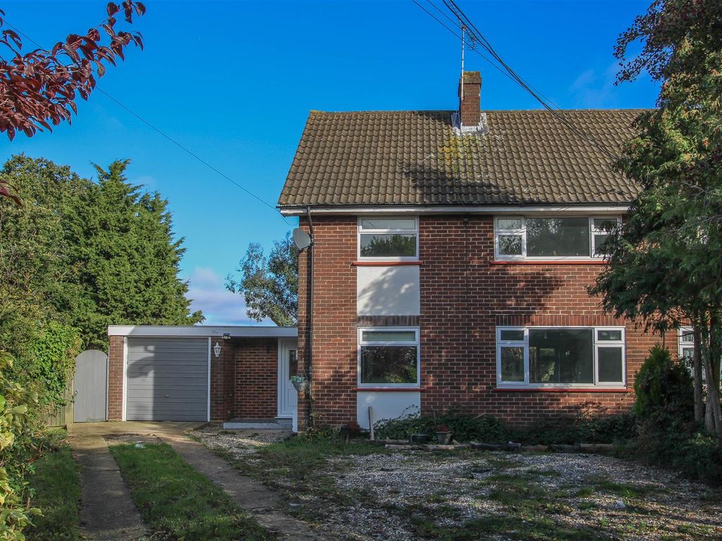 3 bed semidetached house for sale in Billericay Road, Herongate