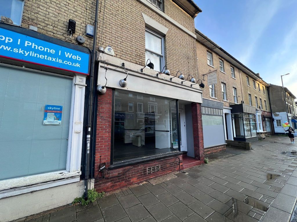 Retail premises to let in Harpur Street, Bedford, Bedfordshire MK40, £