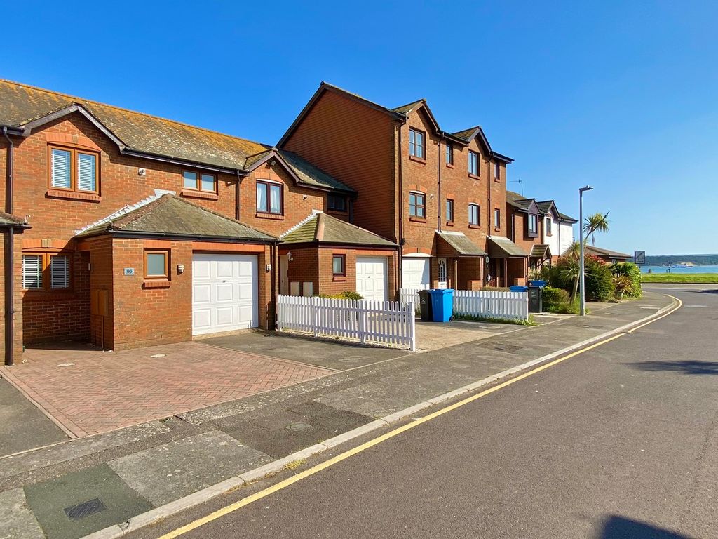 3 bed terraced house for sale in Labrador Drive, Poole BH15 Zoopla