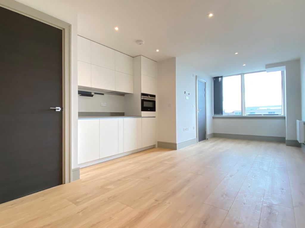 Studio to rent in Mercantile House 38, Uxbridge, Middlesex UB8, £1,220