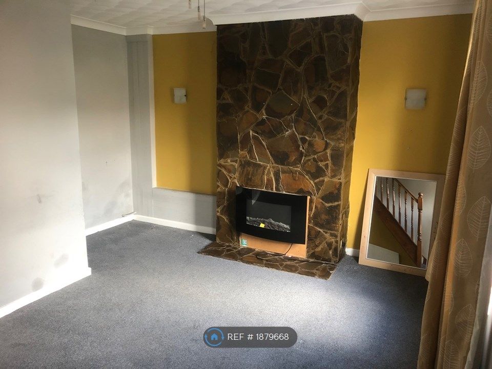 3 bed terraced house to rent in New Houses, Brynmenyn, Bridgend CF32, £