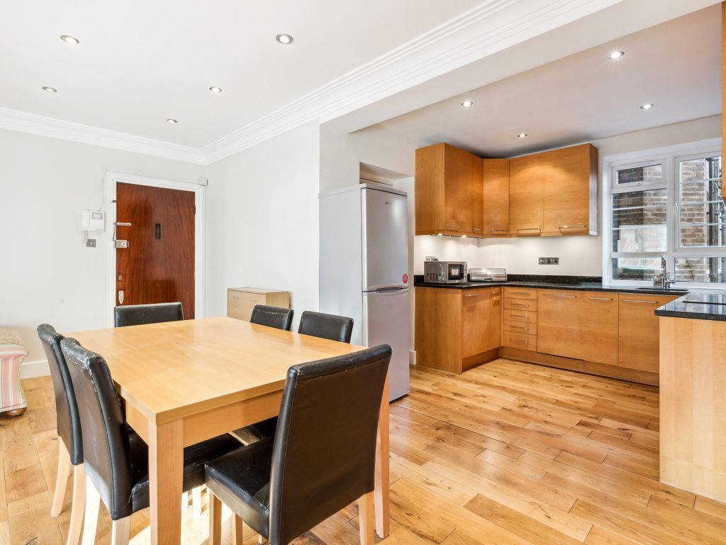 2 bed flat to rent in Marlborough Court, Pembroke Road W8, £3,033 pcm