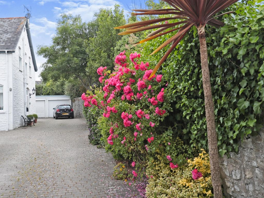 Marine Parade, Penarth CF64  