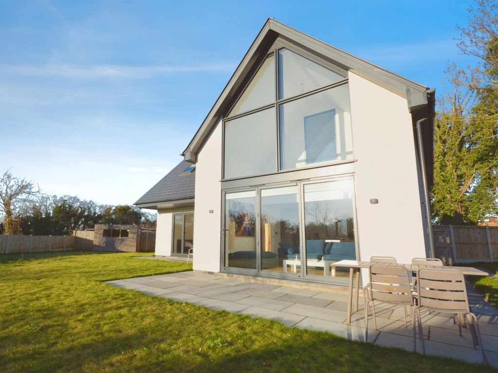 3 bed detached house for sale in Farley Road, Margate, Kent CT9, £