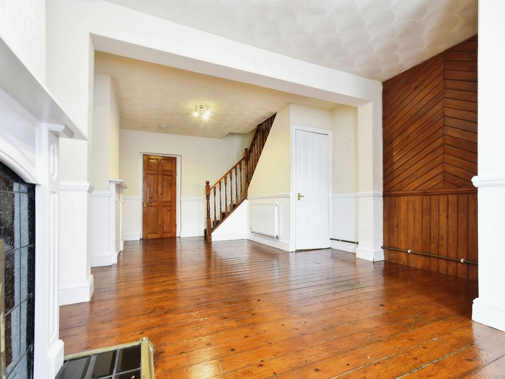 2 bed terraced house for sale in Manchester Road, Swindon SN1, £200,000