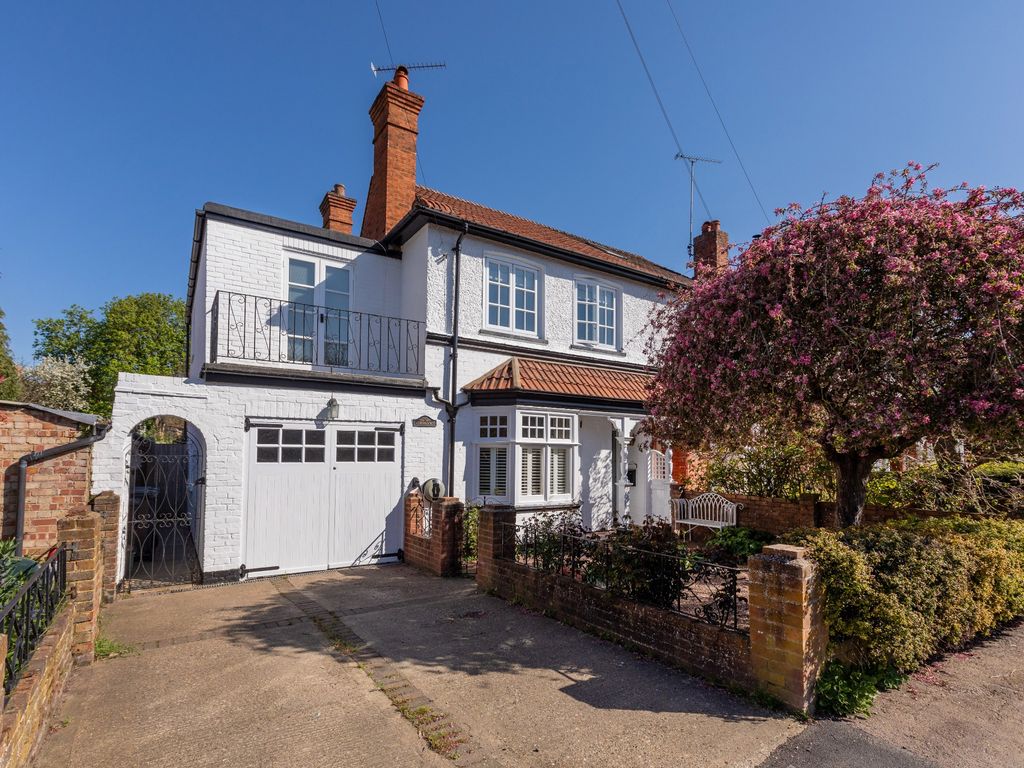 4 bed semidetached house for sale in Ellington Road, Taplow