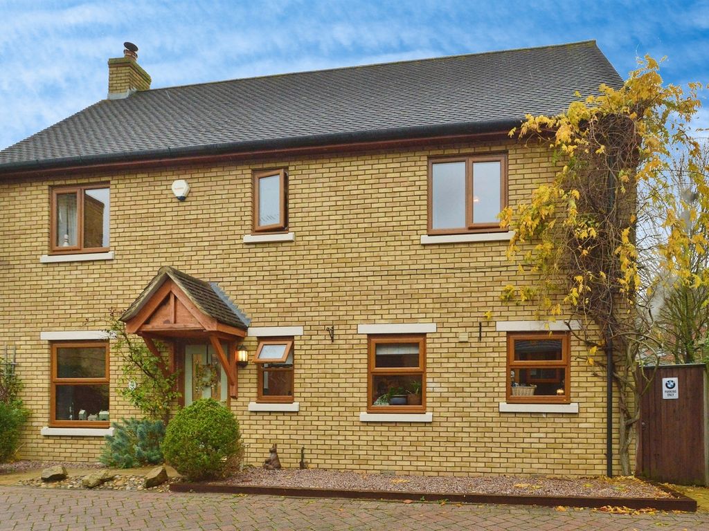 4 bed detached house for sale in Islington Grove, Monkston Park, Milton