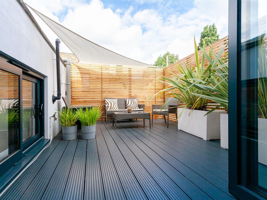 2 bed flat to rent in High House Mews, Stoke Newington Church Street