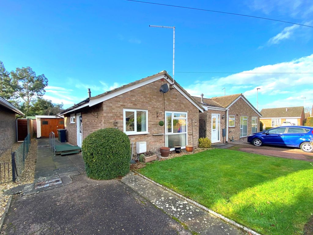 2 bed detached bungalow for sale