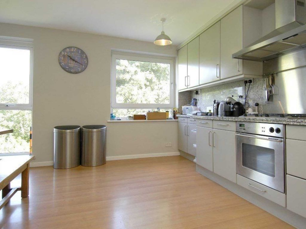 1 bed flat to rent in Leonard Street, Old Street, London EC2A, £2,752