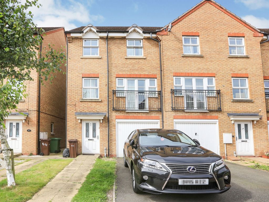 4 bed town house for sale in Bay Avenue, Bilston WV14 Zoopla