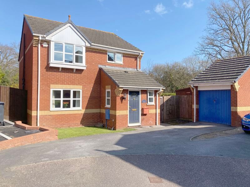 4 bed detached house for sale in Farriers Green, Monkton Heathfield