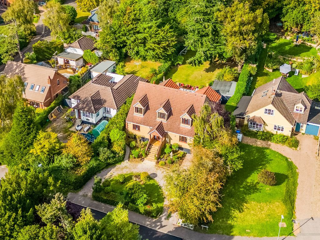 5 bed detached house for sale in Mardley Avenue, Oaklands, Welwyn