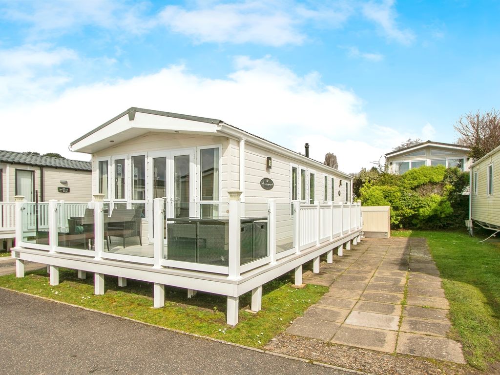 3 bed mobile/park home for sale in Napier Road, Hamworthy, Poole BH15