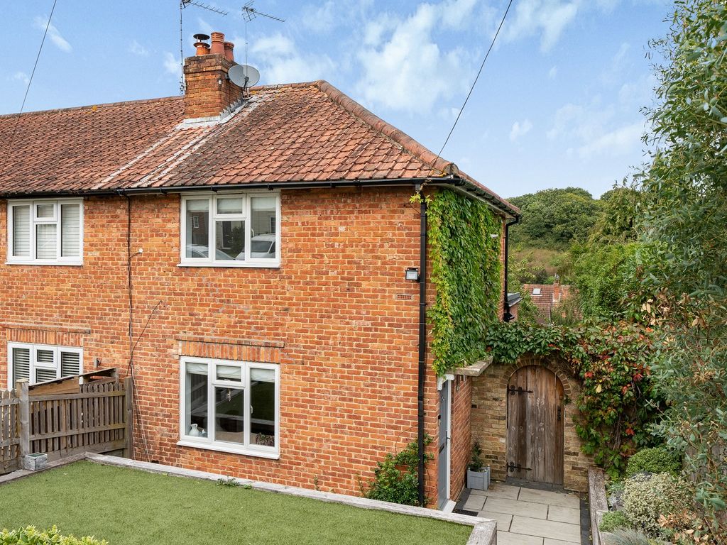 2 bed end terrace house for sale in Beechen Lane, Lower Kingswood