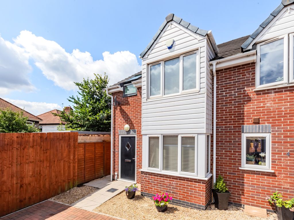 3 bed end terrace house for sale in Ingleside Close, Bristol BS15, £