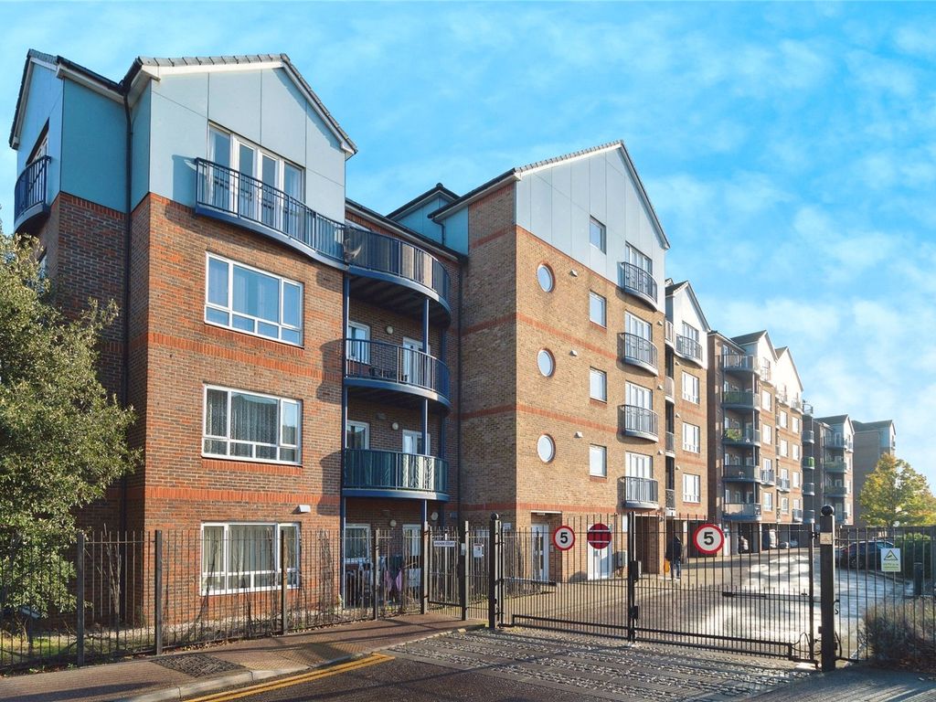 2 bed flat for sale in Anchor Court, Argent Street, Grays, Essex RM17