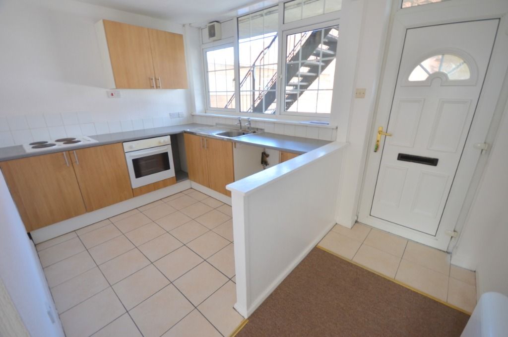 Studio to rent in Cleethorpes Road, Grimsby DN31, £350 pcm Zoopla
