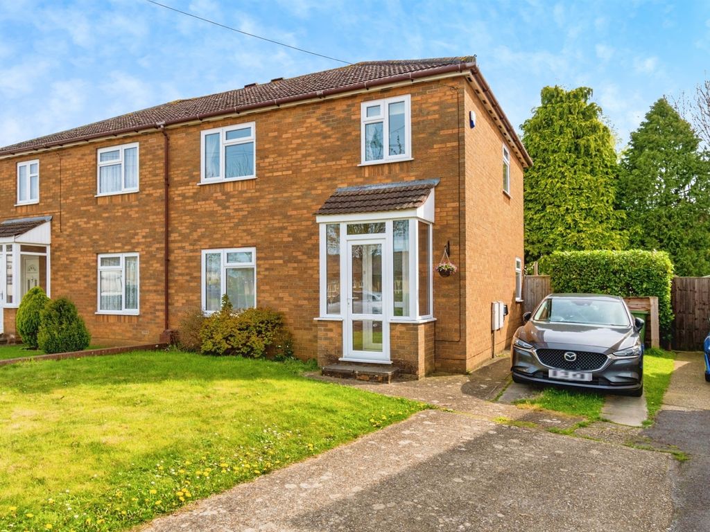 3 bed semidetached house for sale in Harvey Road,