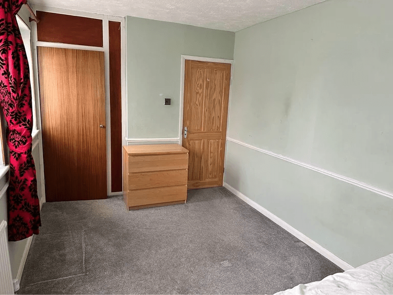 Room to rent in Chingford Road, London E4, £700 pcm Zoopla
