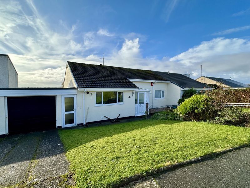 3 bed semidetached bungalow for sale in Newlands Park Estate, Valley
