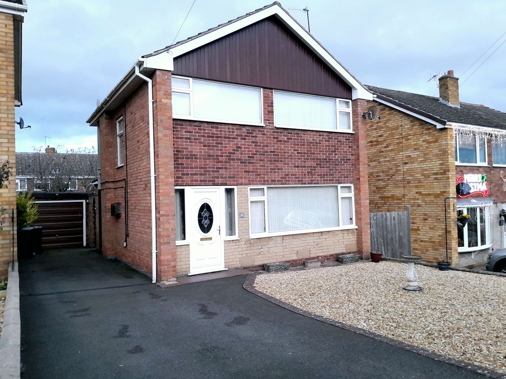 3 bed detached house for sale in Queensway Drive, Bridgnorth WV16, £