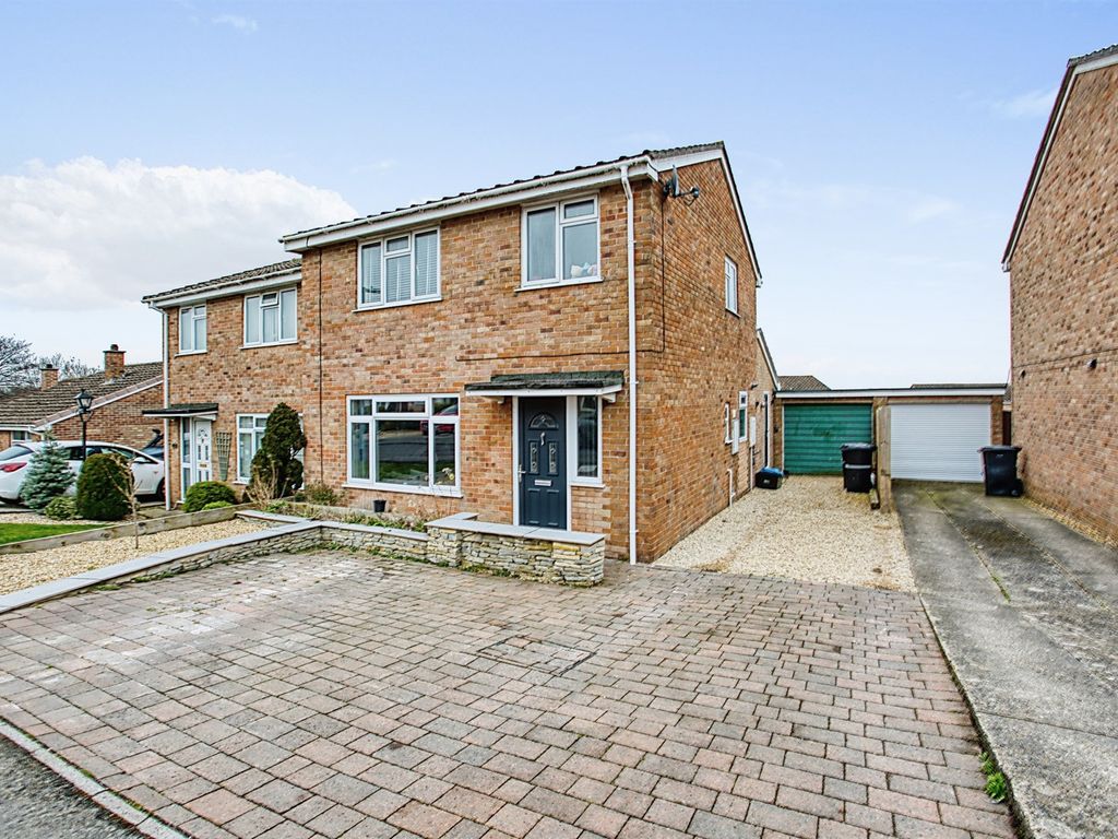 3 bed semidetached house for sale in Park View, Silver Street