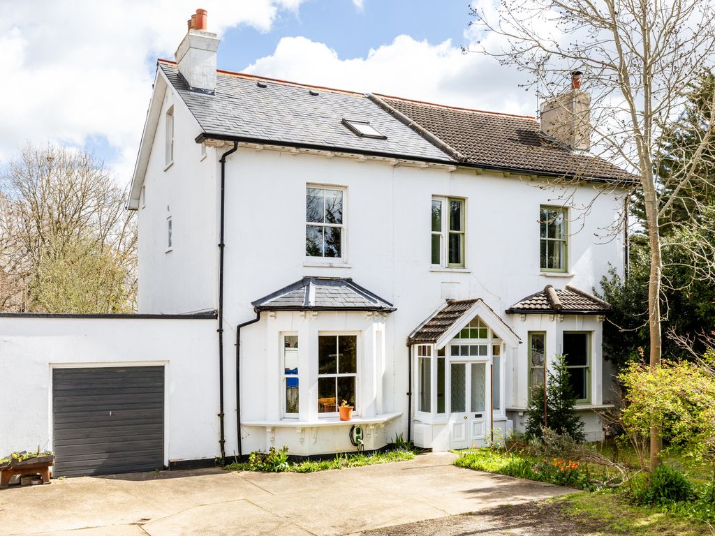 4 bed semidetached house for sale in Eastbourne Road, Blindley Heath