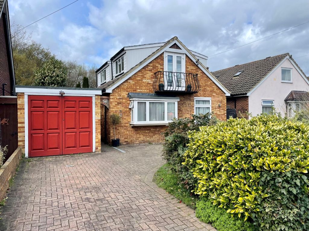 4 bed detached house for sale in Burchetts Way, Shepperton, Surrey TW17