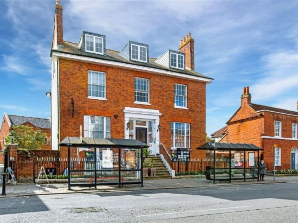 Serviced office to let in Markham House, 20 Broad Street, Wokingham