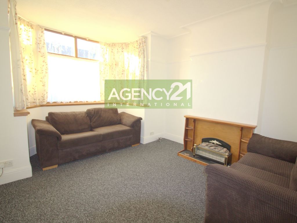 3 bed terraced house to rent in Rom Crescent, Romford RM7 Zoopla