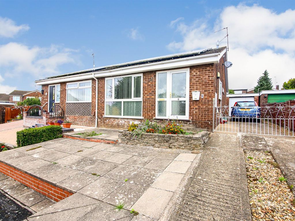 2 bed semidetached bungalow for sale in Thorn Close, Brownsover, Rugby