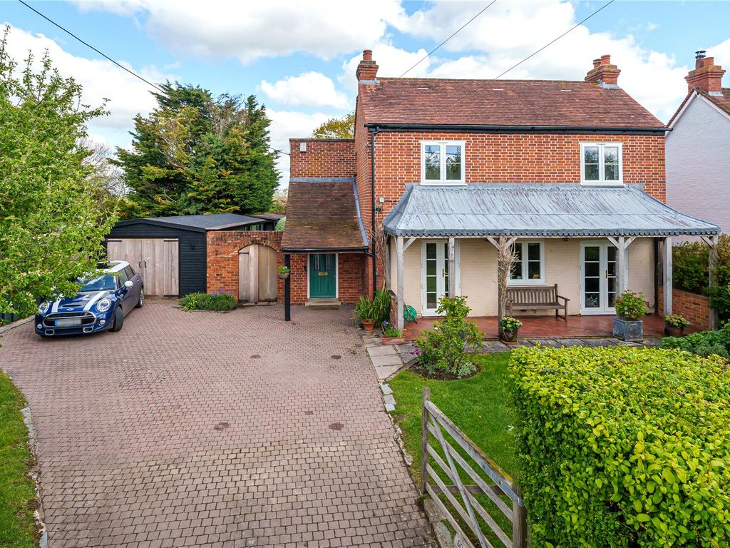4 bed detached house for sale in Hungerford Lane, Shurlock Row, Reading
