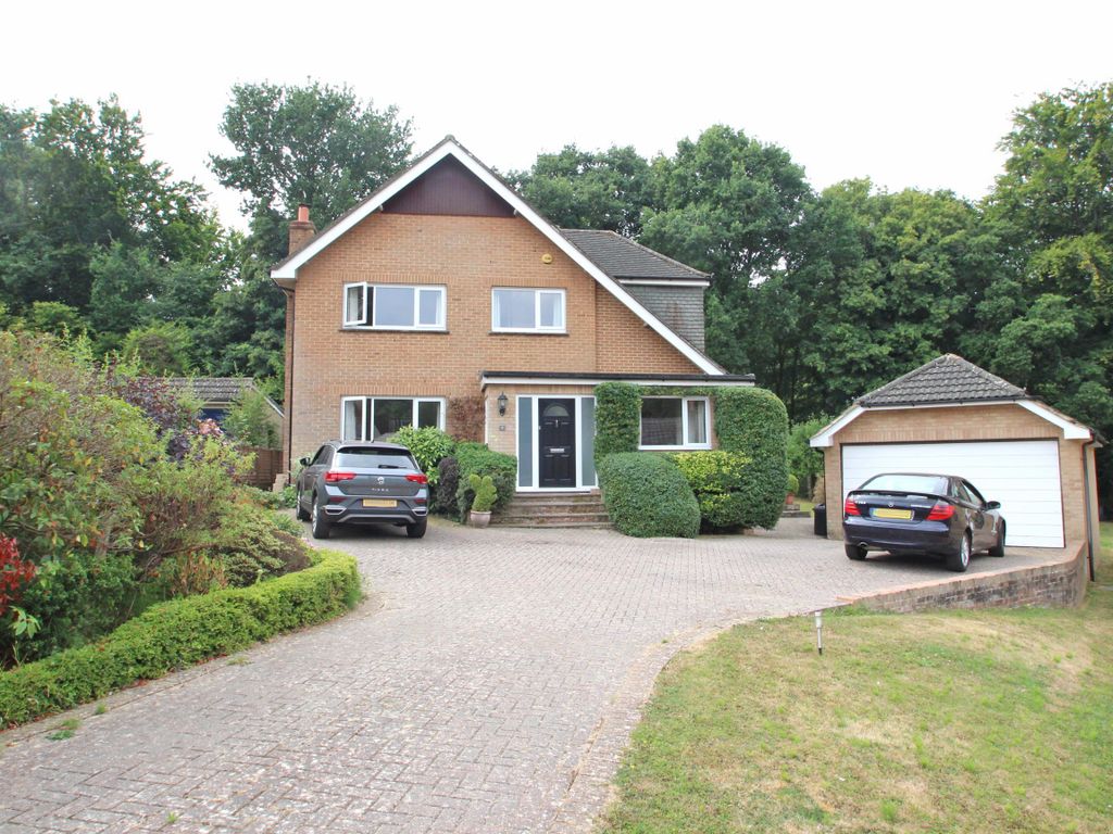 4 bed detached house for sale in Glendale Close, Wootton Bridge, Ryde