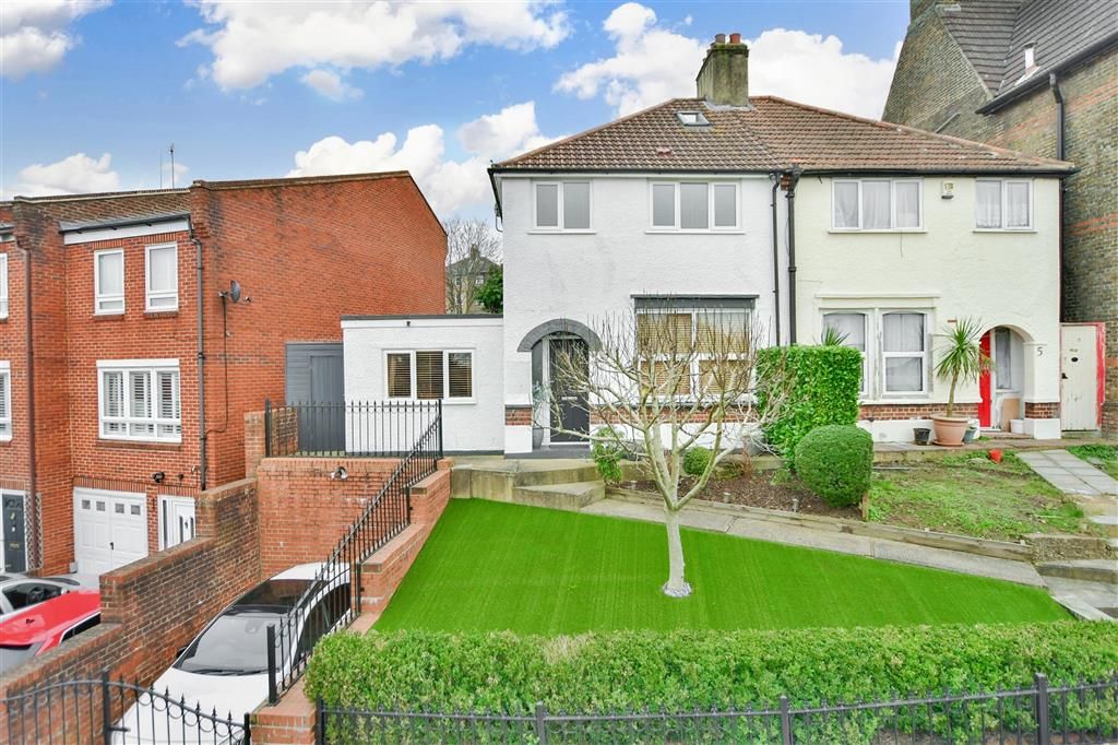 4 bed semidetached house for sale in Brent Road, London SE18, £347,000