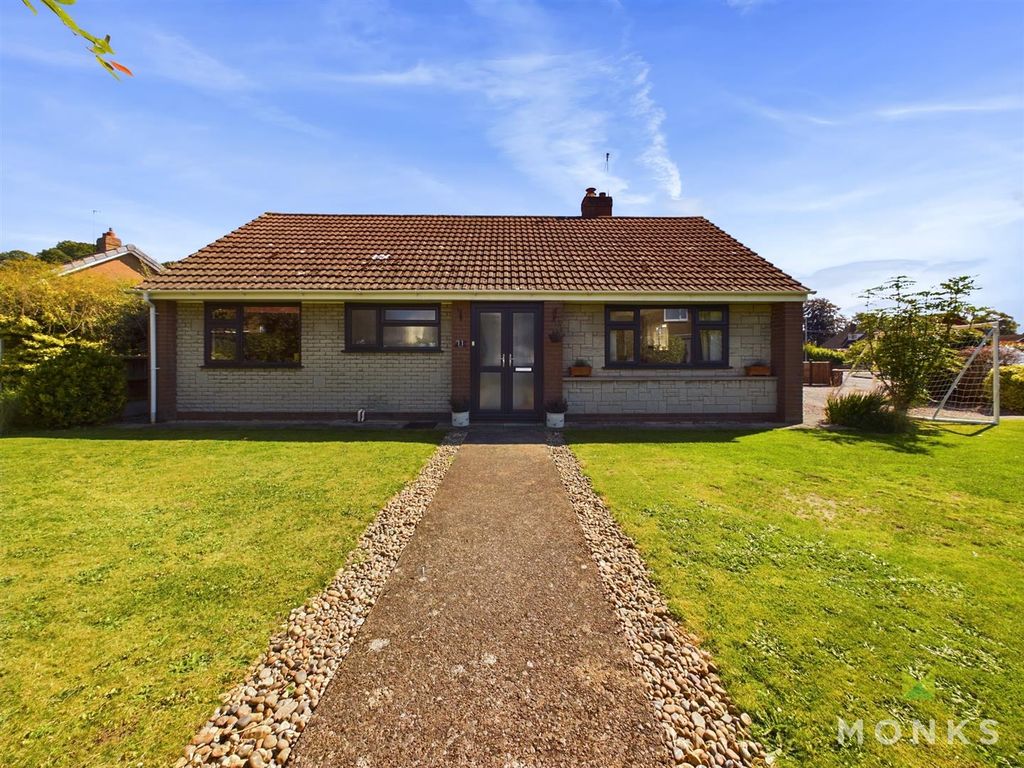 3 bed detached bungalow for sale in Marlcroft, Wem, Shrewsbury SY4, £335,000 Zoopla