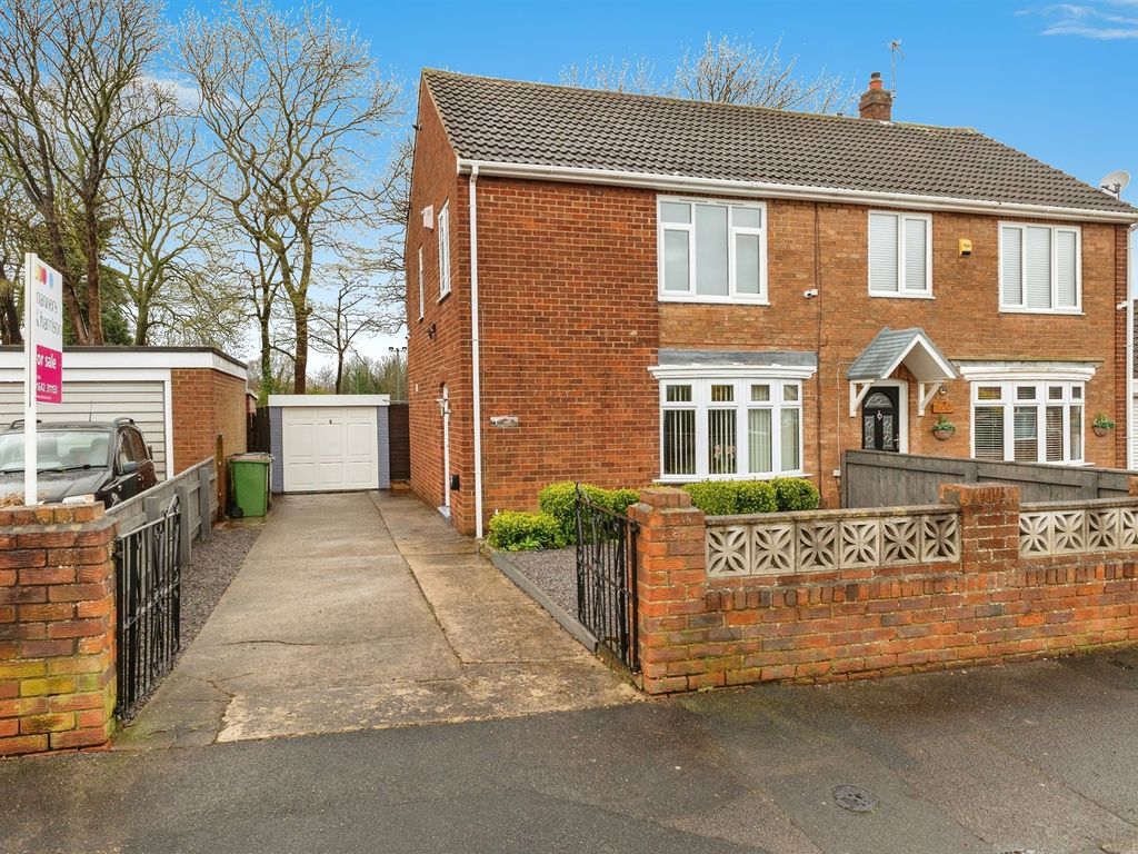 3 bed semidetached house for sale in Lilac Road, Ormesby